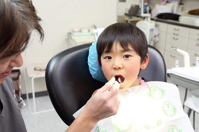 虫歯は感染症であるという見地から、 虫歯になりにくい口内環境を お子さまのうちから作っていきます。